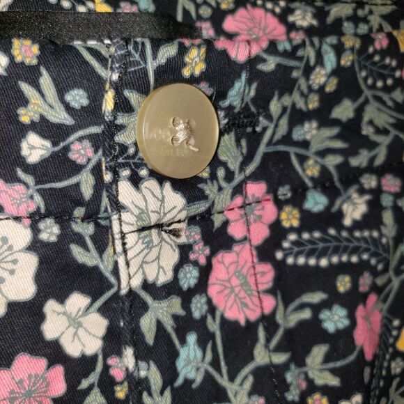 LEE SIGNATURE FLORAL PRINT CHINO SHORTS SIZE 20 NWOT - Picture 3 of 5